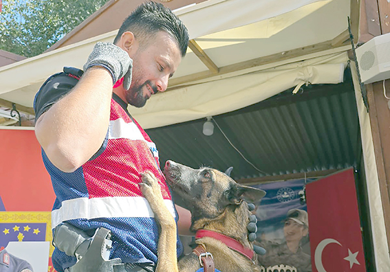 FUARIN EN SEVİMLİ KAHRAMANI: NARKOTİK KÖPEĞİ BATİK