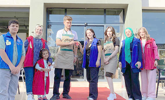 HAYVANSEVER GENÇLİK SOKAĞA İNDİ