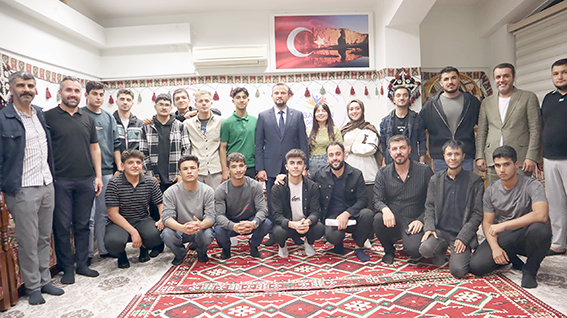 İLKER ASTARCI, GENÇLERLE HAS ODADA BULUŞTU