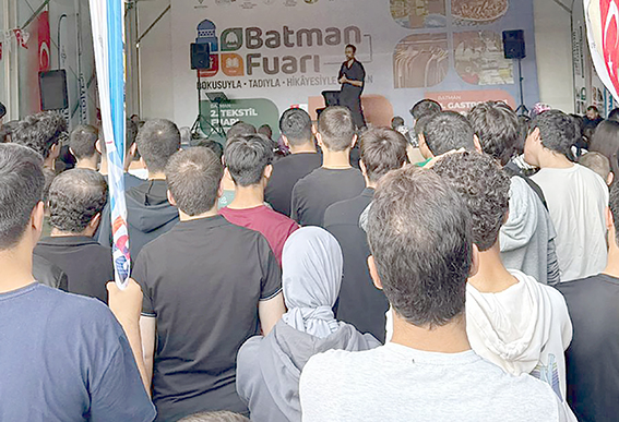 KİTAP FUARINDA GRİ KOÇ’TAN GENÇLERE SINAV TAKTİKLERİ!