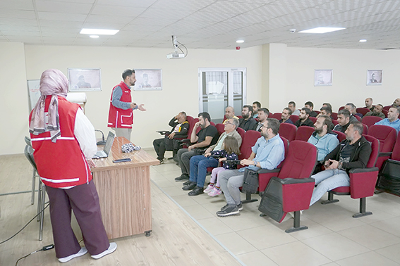 KIZILAY’DAN YURTLARDA ‘TEMEL İLK YARDIM BİLİNCİ’ EĞİTİMİ