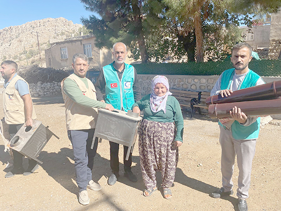 KÖYLERDE YAŞAYAN İHTİYAÇ SAHİPLERİNE SOBA YARDIMI