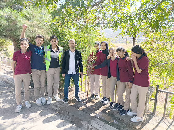 MİNİK ELLER YEŞİL VATANA UMUT EKTİ