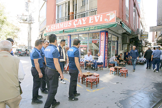 ZABITA EKİPLERİNDEN KALDIRIM İŞGALLERİNE SIKI DENETİM