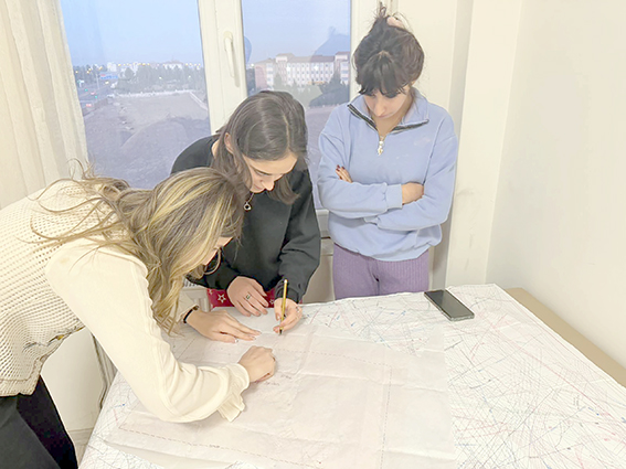 14 ÖĞRENCİ DİKİŞ NAKIŞ ÖĞRENİYOR