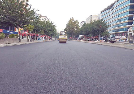 REKOR DÜZEYDE ASFALT ÇALIŞMASI