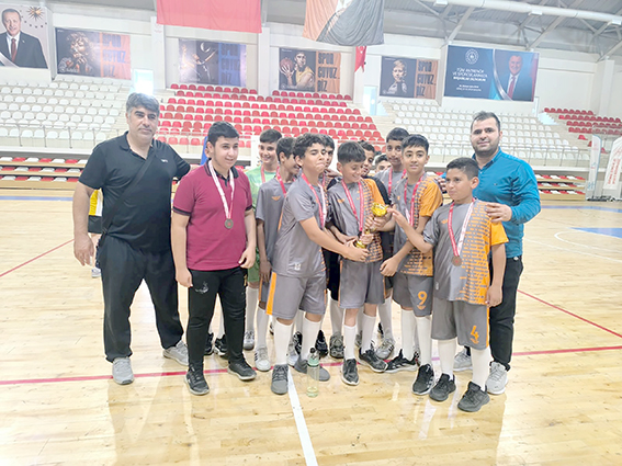 AZİZ SANCAR ORTAOKULU ŞAMPİYON OLDU