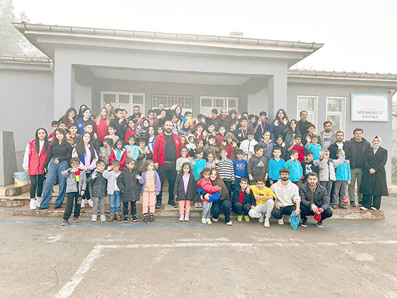 GENÇLER DEĞİRMENÜSTÜ’NDE ÇOCUKLARLA BULUŞTU