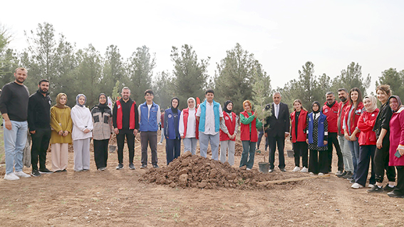 GENÇLİK GELECEK İÇİN FİDAN DİKTİ