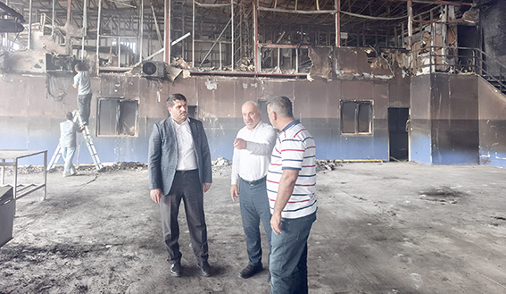 HÜDA PAR’DAN YANAN FABRİKAYA GEÇMİŞ OLSUN ZİYARETİ