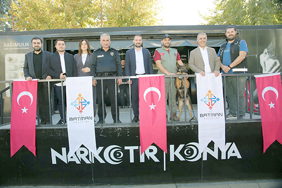 İL BAŞKANI ŞANSİ, NARKOTİK EĞİTİM ARACINI ZİYARET ETTİ