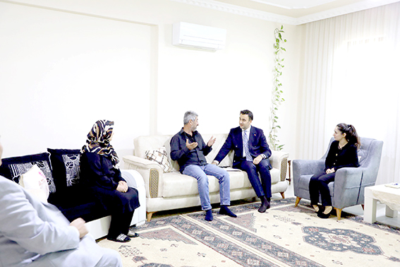 KAYMAKAM İMRAK, HANE ZİYARETLERİNDE VATANDAŞLARLA BULUŞUYOR