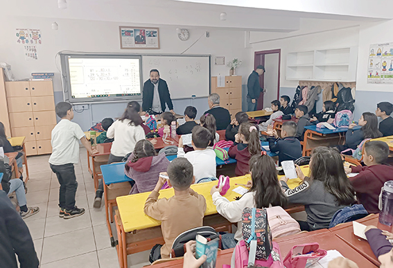MİNİK ÖĞRENCİLER, SEYREK’İ SORU YAĞMURUNA TUTTU