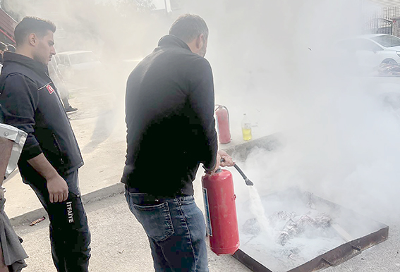 İTFAİYEDEN TEKSTİL FABRİKA YANGIN TATBİKATI