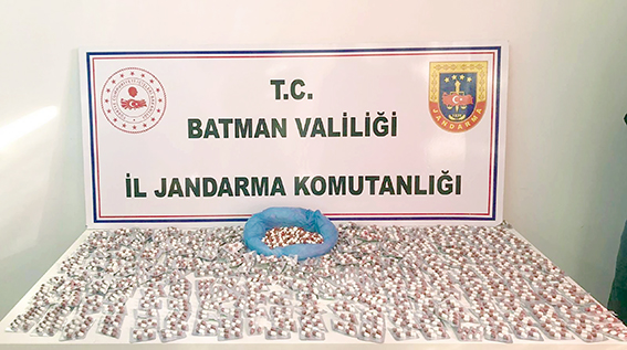 2 BİN 69 SENTETİK ECZA HAP ELE GEÇİRİLDİ