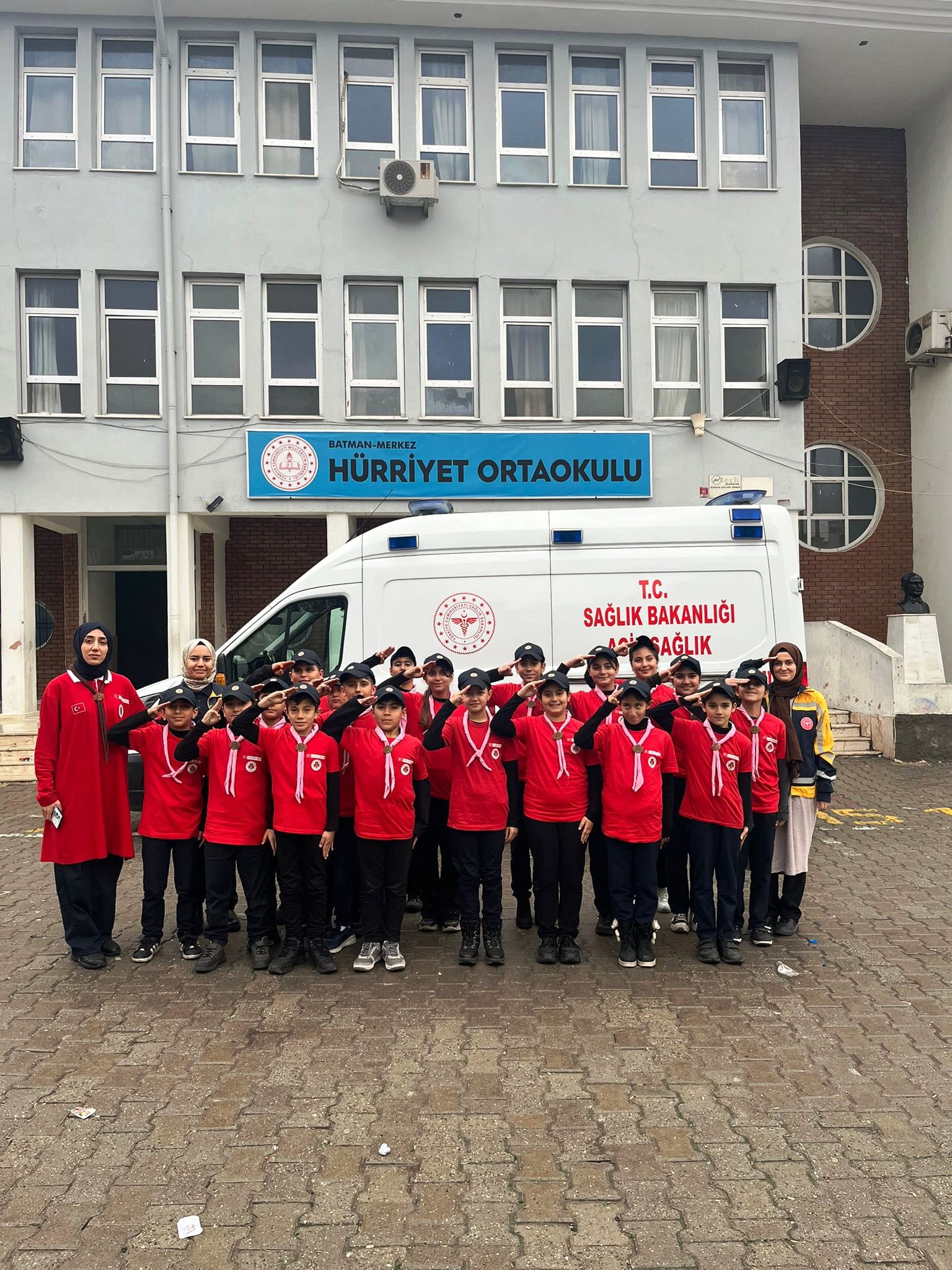112 Ambulans Ekiplerinden Öğrencilere Meslek ve Acil Sağlık Eğitimi