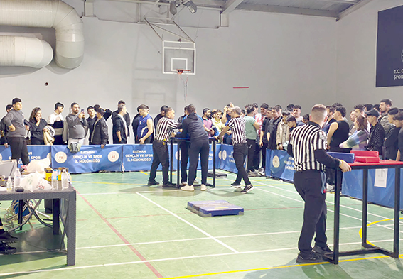 250 SPORCU BİLEK GÜREŞİNDE TER DÖKTÜ
