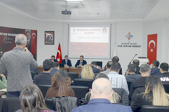 BAĞIMLILIKLA MÜCADELE ÇALIŞTAYI GERÇEKLEŞTİRİLDİ