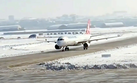 UÇUŞLARA KAR ENGELİ