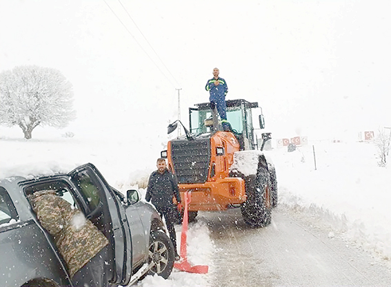 HASANKEYF’TE KARLA MÜCADELE ÇALIŞMALARI ARALIKSIZ SÜRÜYOR