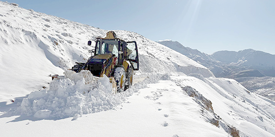 KÖY YOLLARINDA ÇALIŞMALAR ARALIKSIZ SÜRÜYOR
