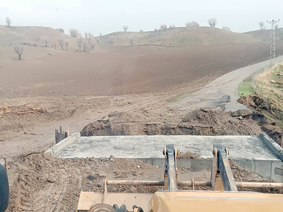 KÖYLERDE ALTYAPI VE YOL ÇALIŞMALARI SÜRÜYOR