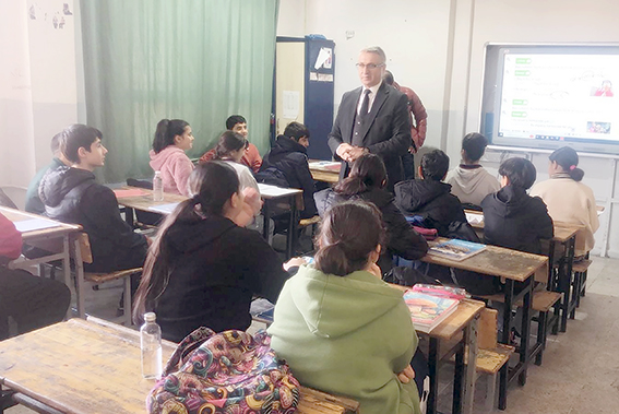 MÜDÜR CİĞER, TÜPRAŞ ORTAOKULUNU ZİYARET ETTİ