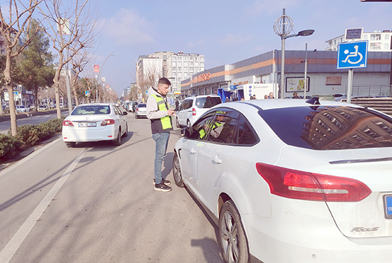 OTOBÜS GEÇİŞİNİ ENGELLEYEN ARAÇ SÜRÜCÜLERİNE DENETİM