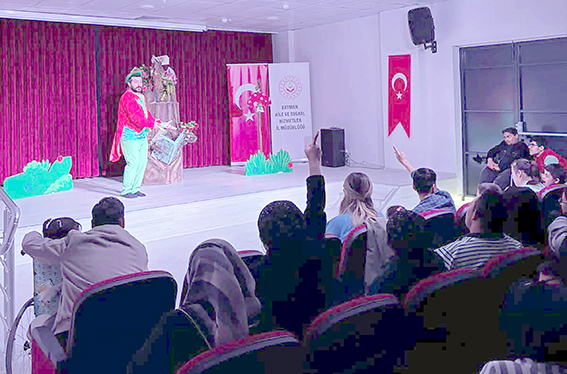 ÖZEL BİREYLERE, ÖZEL TİYATRO ETKİNLİĞİ