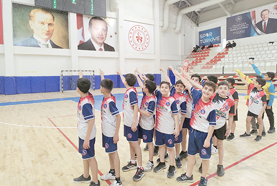 PETROL ORTAOKULU KÜÇÜKLER ERKEK HENTBOL TAKIMI NAMAĞLUP ŞAMPİYON OLDU