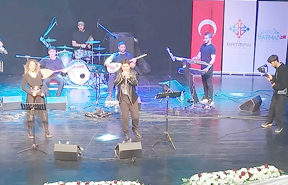 POP ROCK GENÇLİK KONSERİ BÜYÜK BEĞENİ TOPLADI