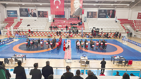 SEZONUN İLK GÜREŞ BÖLGE ŞAMPİYONASI YAPILDI