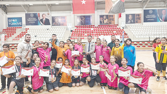 TOKİ’NİN KÜÇÜK KIZLARI HENTBOLDA ŞAMPİYONU