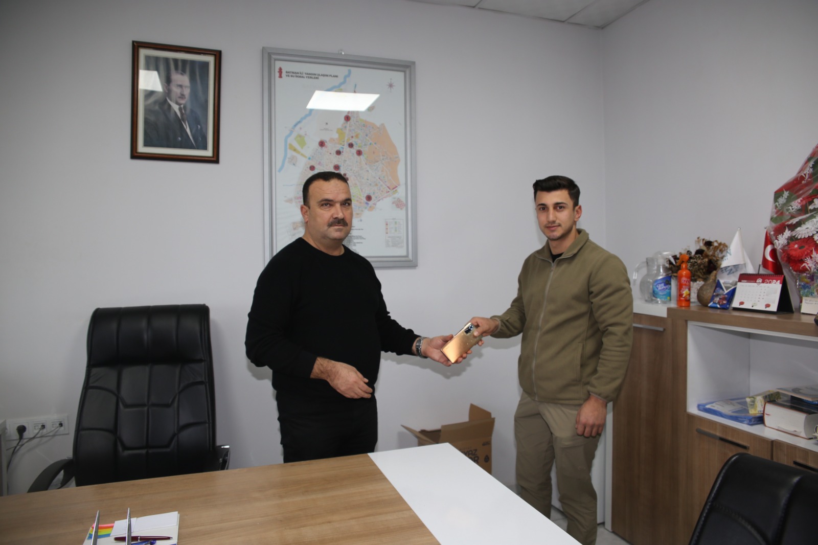 DALIŞ EĞİTİMİ SIRASINDA BULUNAN TELEFON SAHİBİNE TESLİM EDİLDİ