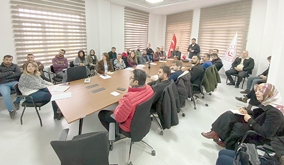 BAĞIMLILIKLA MÜCADELE PROJESİNDE MOBİL EKİPLER EĞİTİME ALINDI