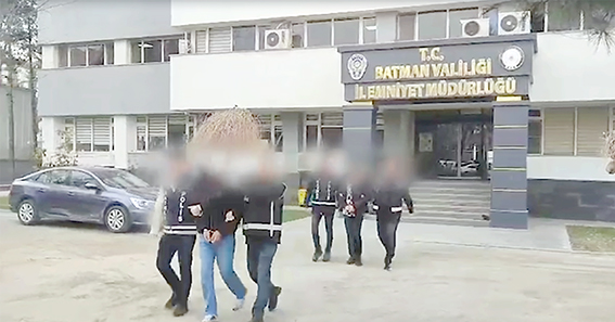 SAHTE KOMİSERİN ALTIN DOLANDIRICILIĞINA TUTUKLAMA