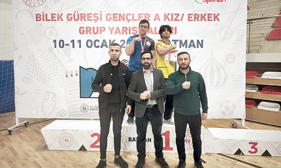BATMANLI GENÇLER BİLEK GÜREŞİNDE FİNALDE