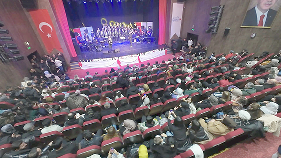 ÇOK DİLLİ EZGİLER KONSERİ BÜYÜK BEĞENİ TOPLADI