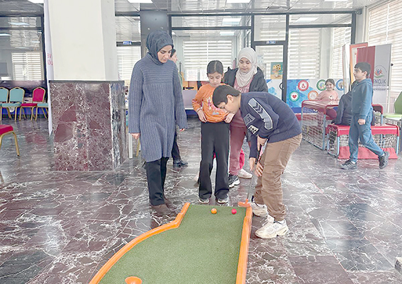 GENÇLER GÖNLÜNCE EĞLENİYOR