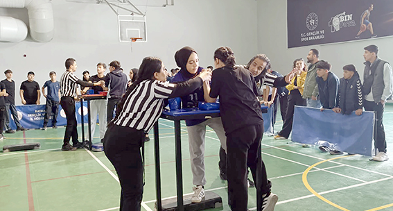 GENÇLERİN BİLEKLERİ BÜKÜLMEDİ