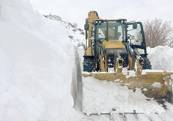 KAPANAN YOLLAR ULAŞIMA AÇILIYOR