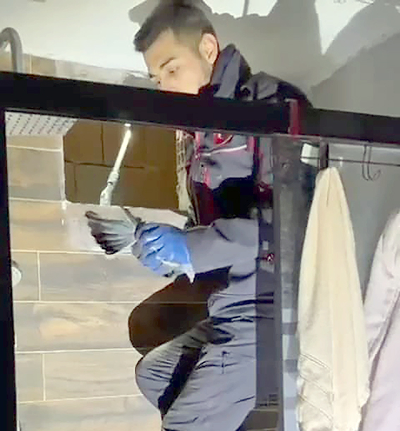 HAVALANDIRMA BOŞLUĞUNA DÜŞEN GÜVERCİN KURTARILDI