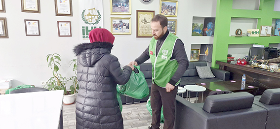 300 AİLEYE MONT VE BOT YARDIMI