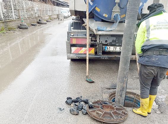 BACA VE GİDER IZGARALARI TEMİZLENİYOR