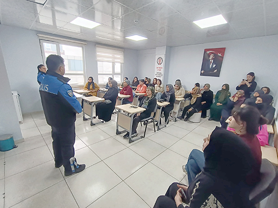 KADINLARA BİLİNÇLENDİRME EĞİTİMİ