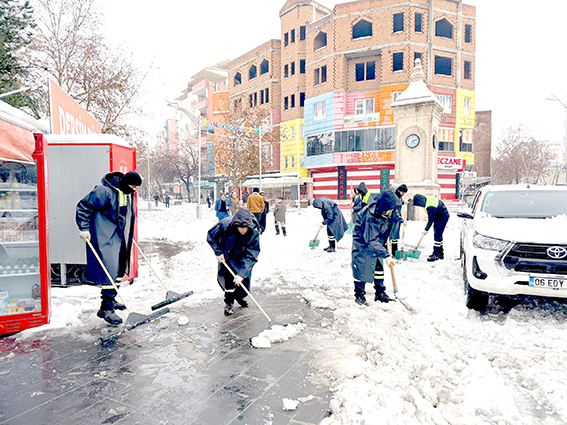 MAHALLELERDE ARA SOKAKLAR TEK TEK TEMİZLENİYOR