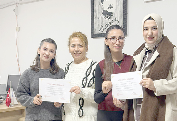 ÖĞRENCİLERİN HİKÂYELERİ PANOLARDA SERGİLENİYOR