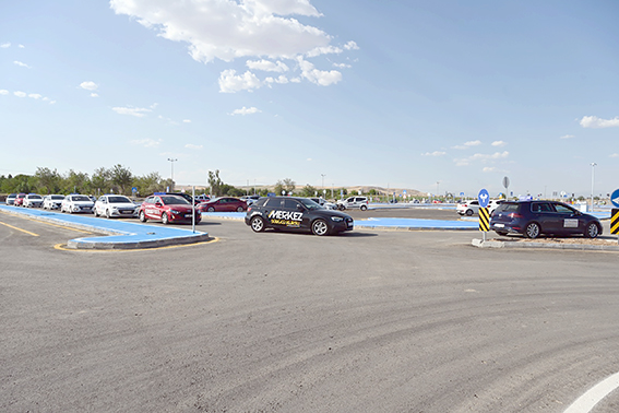 SÜRÜCÜ AKADEMİSİ, HER GÜN YÜZLERCE SÜRÜCÜ ADAYINI AĞIRLIYOR