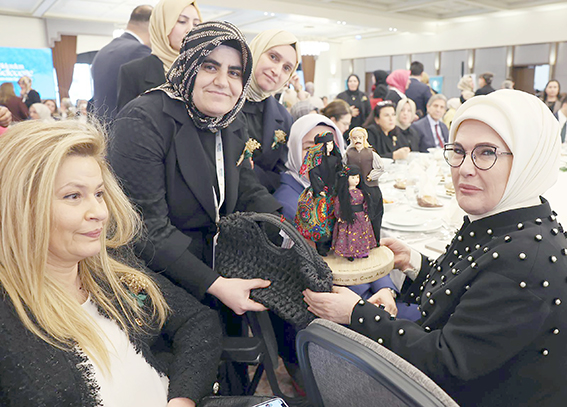 BAŞKAN AKSOY’DAN ANLAMLI HEDİYE