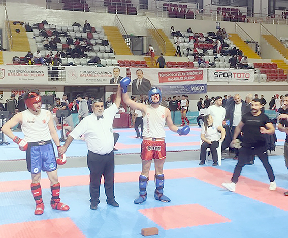 BATMANLI GENÇLER SİVAS’TA RİNGE DAMGA VURDU!